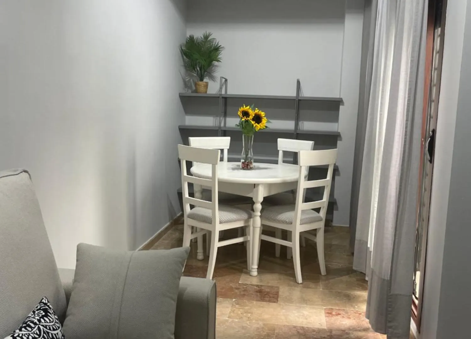 Piso En El Centro De Huelva Silencioso Y Con Gran Patio, Calle La Paz