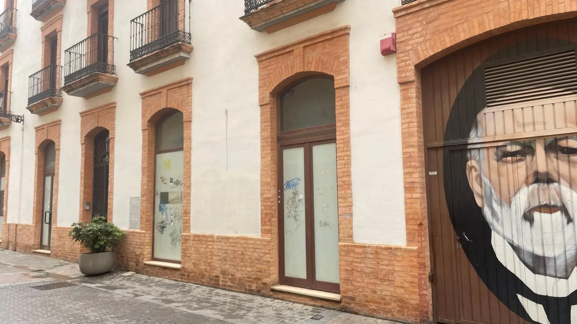 Piso En El Centro De Huelva Silencioso Y Con Gran Patio, Calle La Paz 0*,  Spain